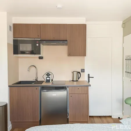 Apartman Charming 16m In 20 With Shared Terrace *